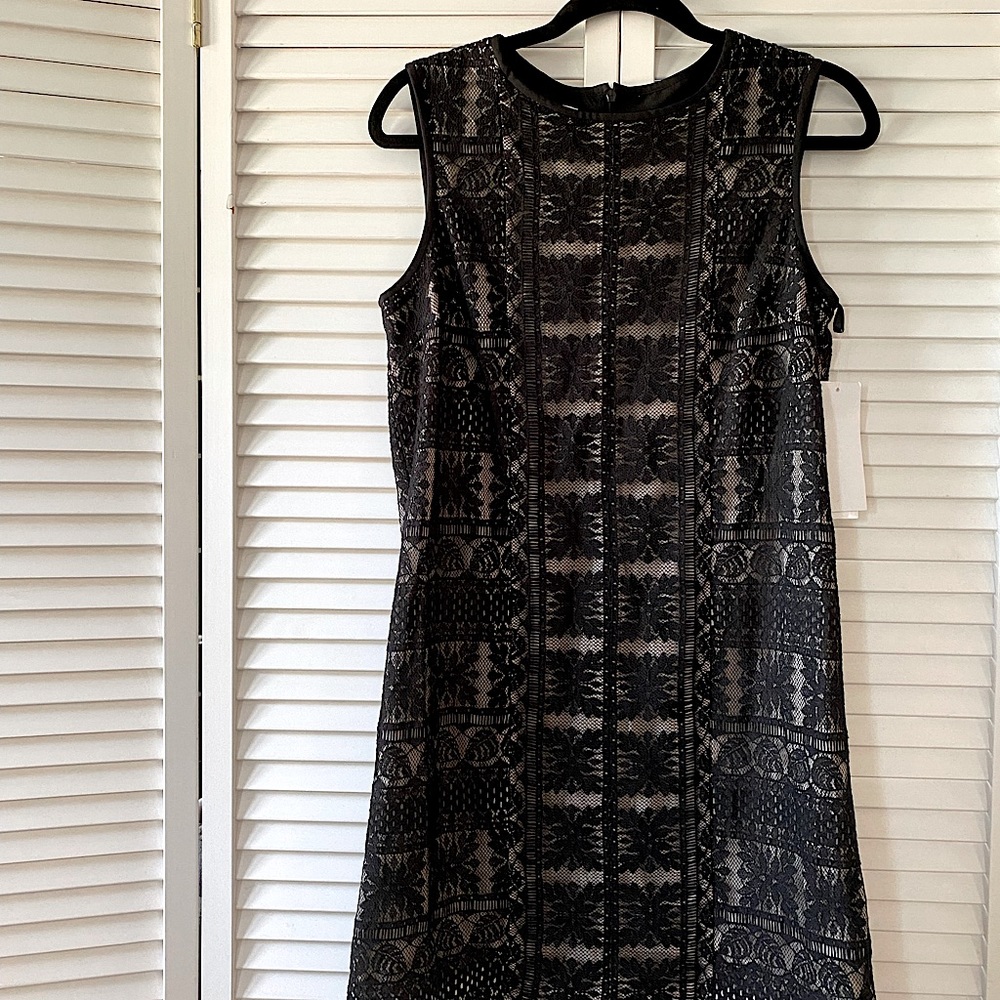 NWT Maggie London lace overlay sheath dress